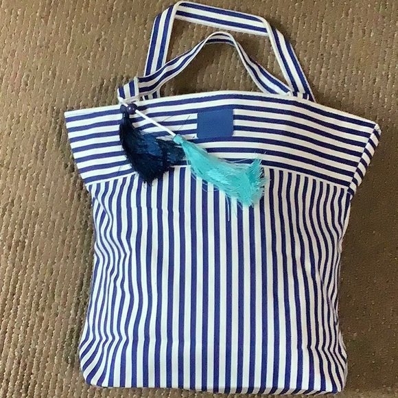 Obagi Handbags - NWOT Striped Canvas Tote/ school bag